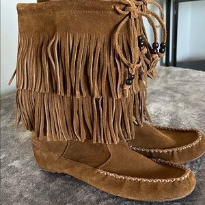 MINNETONKA Fringed Tan Suede Moccasin Boots , super clean inside , almost new